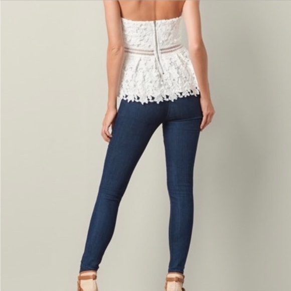 Venus Lace White Halter Neck Top in Size 6 - Picture 3 of 4